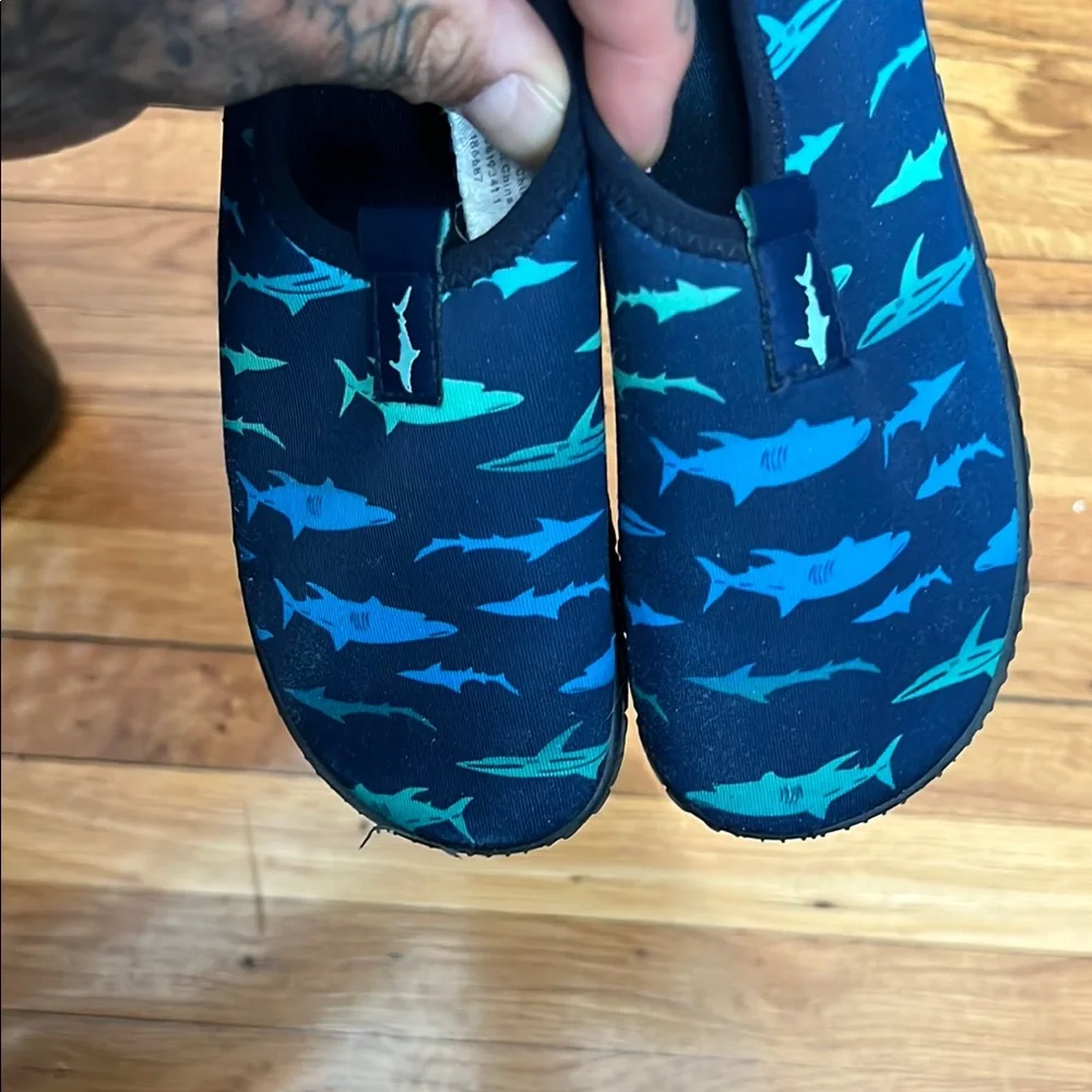Vibrant Shark Print Slip-On water Shoes